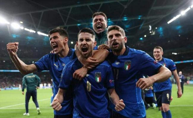 بطل دوري ابطال اوروبا 2000قصة انتصار ريال مدريد الثامن